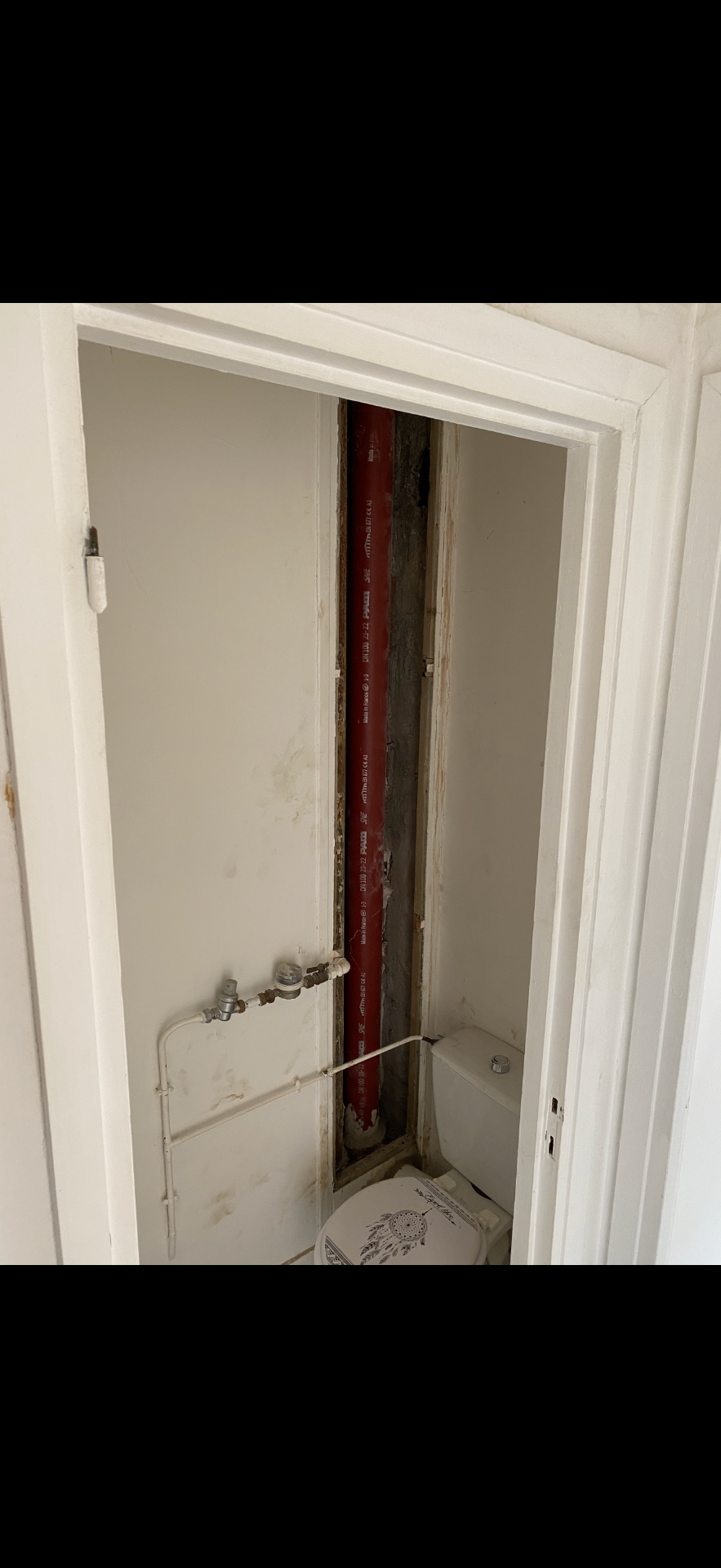 Chantier de plomberie réalisé par AMM Plomberie au Pecq (78230) — colonne PER encastrée
