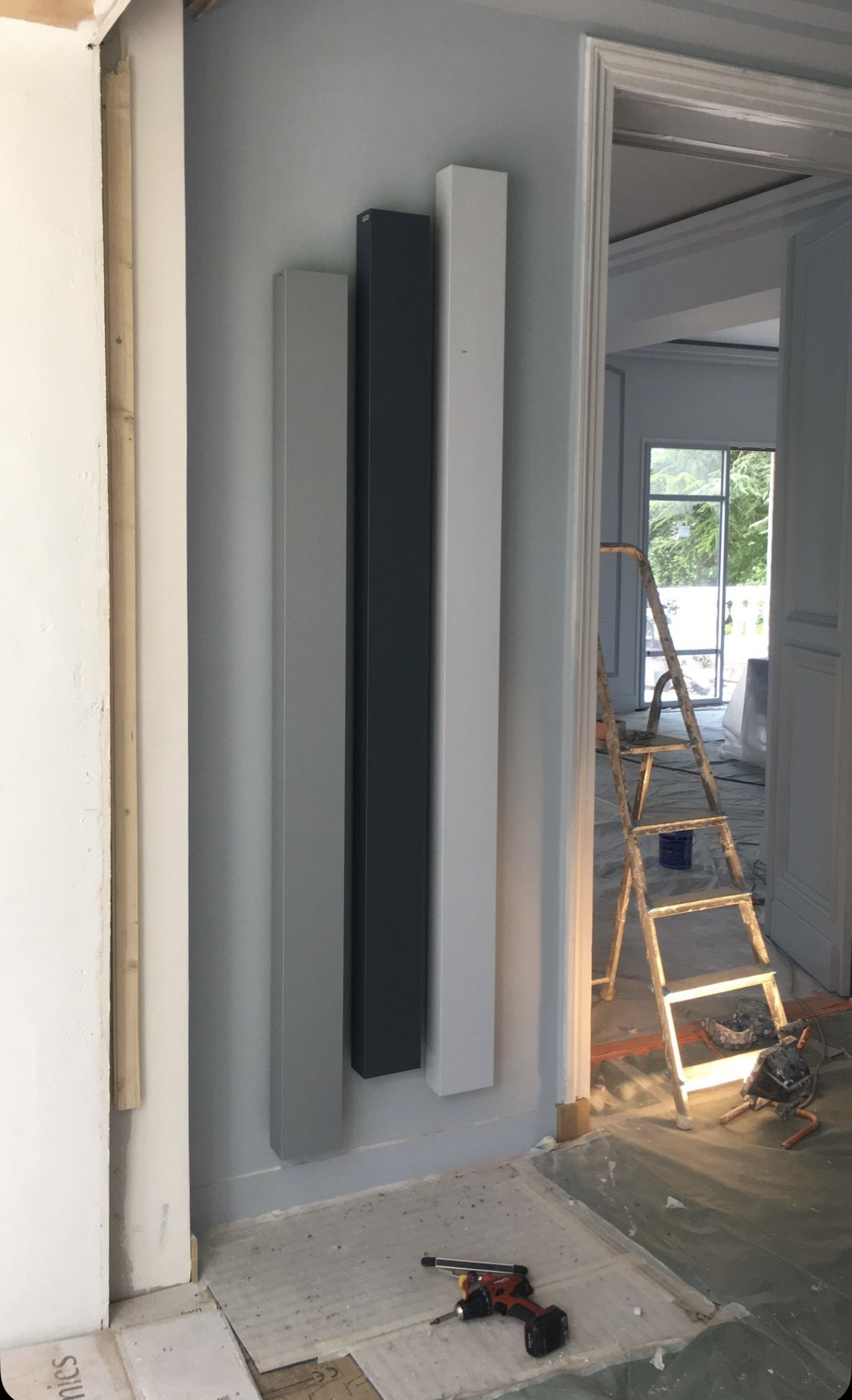 Chantier de plomberie réalisé par AMM Plomberie à Marly-le-Roi (78160) — pose de radiateurs verticaux design