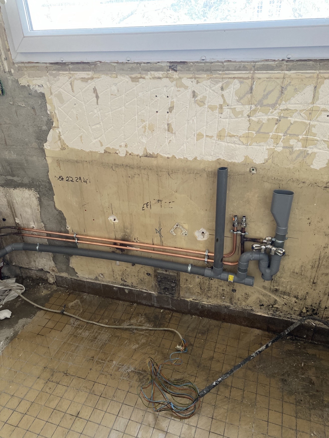 Chantier de plomberie réalisé par AMM Plomberie à Mareil-Marly (78750) — reprise d'arrivées et évacuations